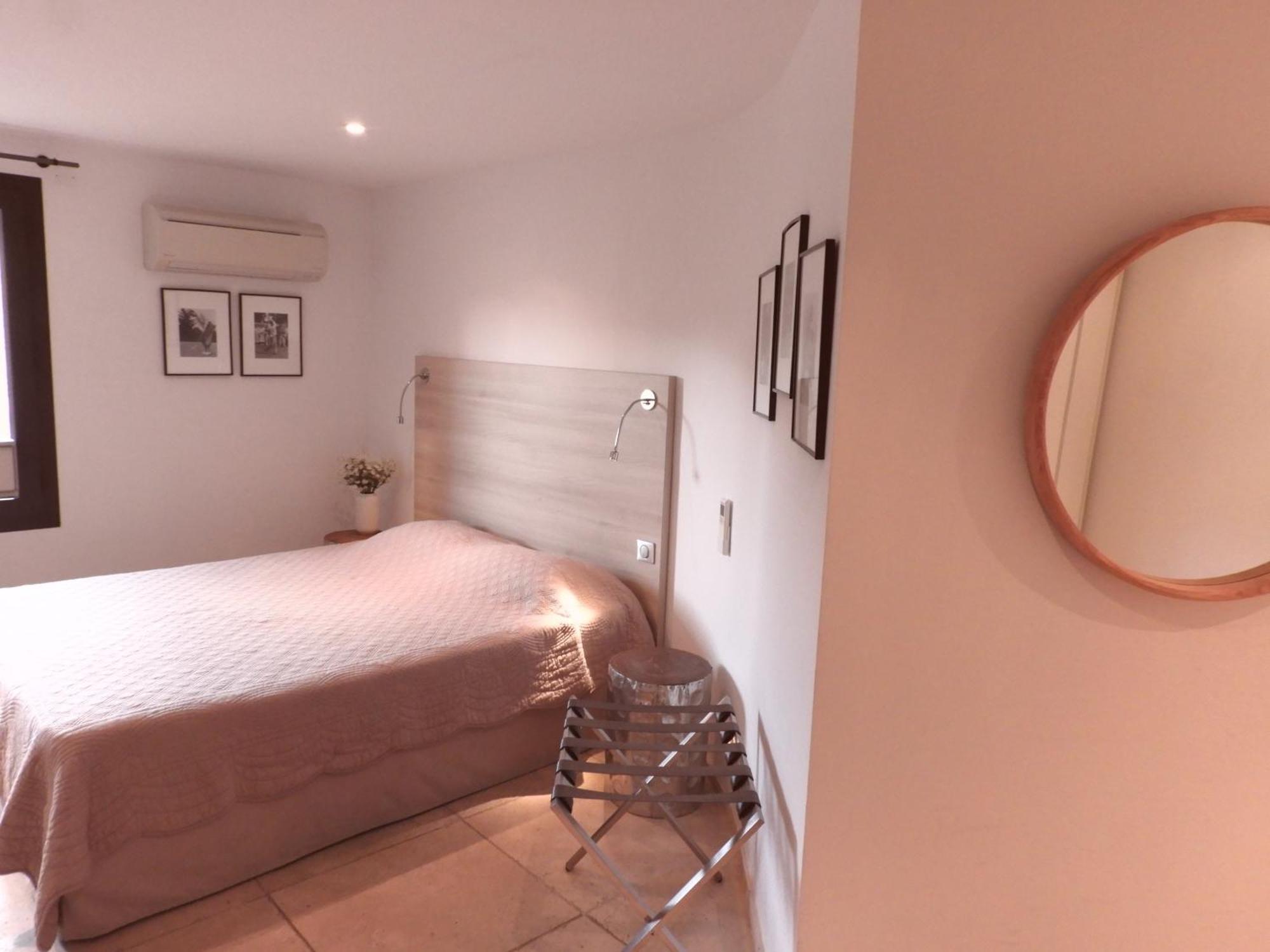 Chambres Du Vieux Bistrot Cabrières-dʼAvignon Eksteriør billede