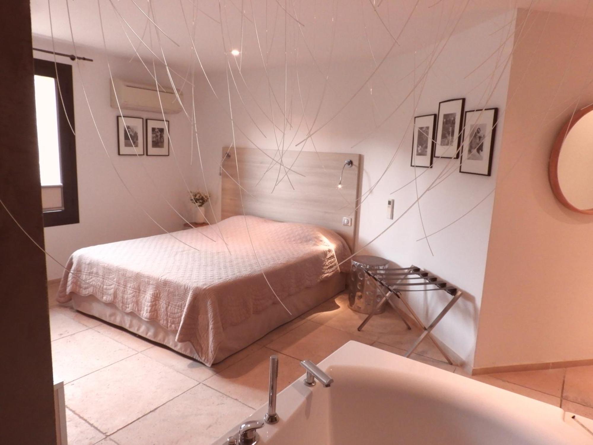 Chambres Du Vieux Bistrot Cabrières-dʼAvignon Eksteriør billede