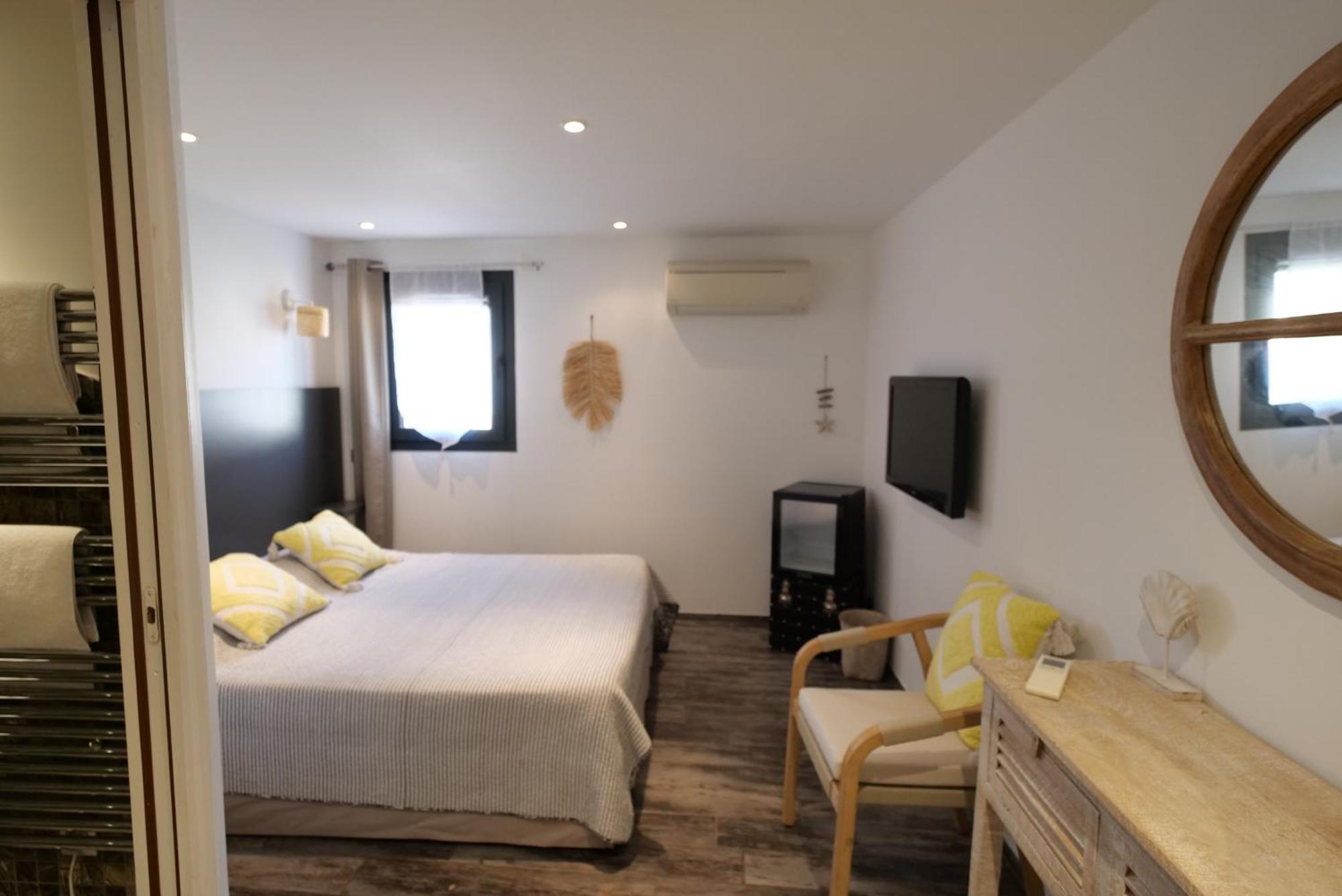 Chambres Du Vieux Bistrot Cabrières-dʼAvignon Eksteriør billede