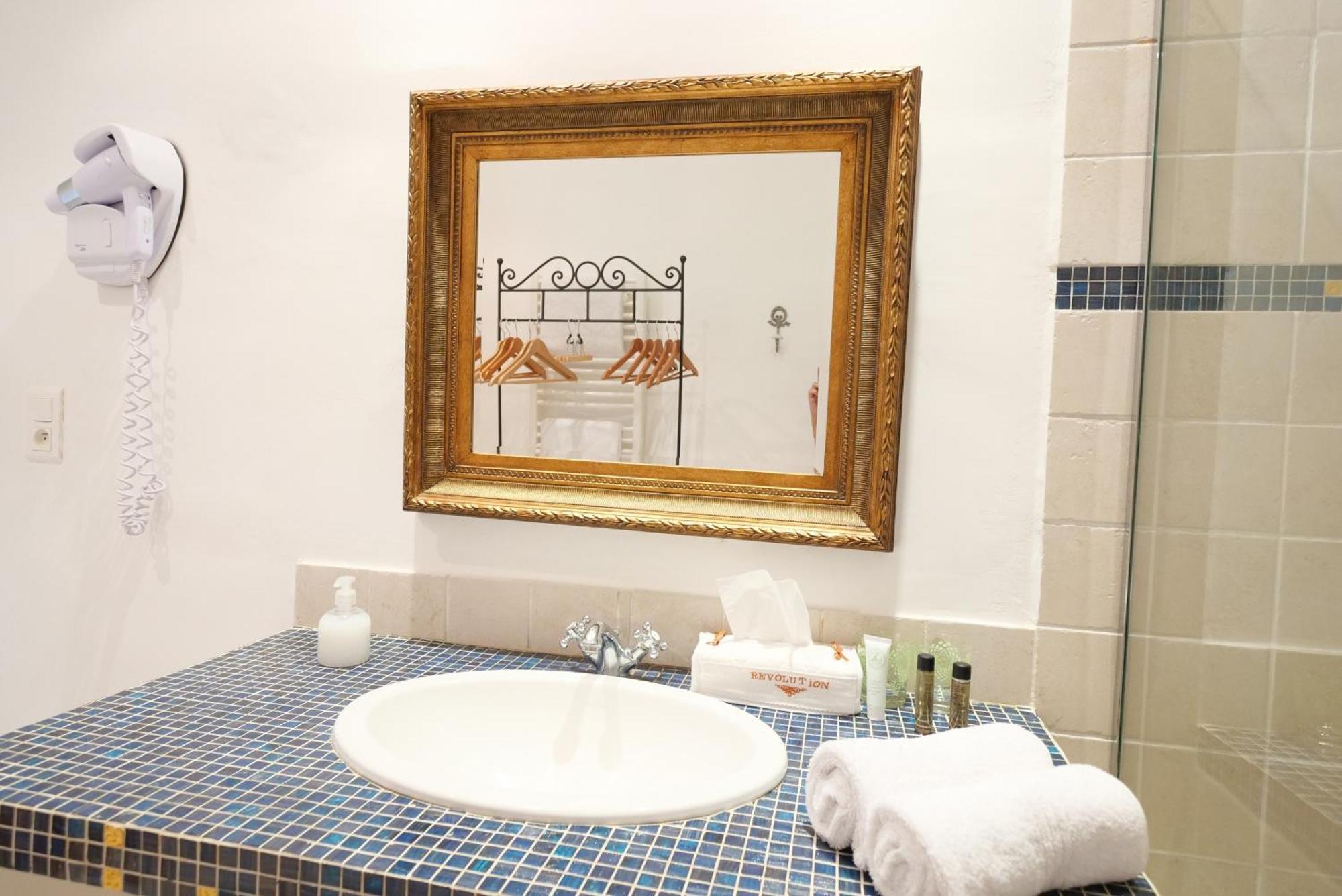 Chambres Du Vieux Bistrot Cabrières-dʼAvignon Eksteriør billede