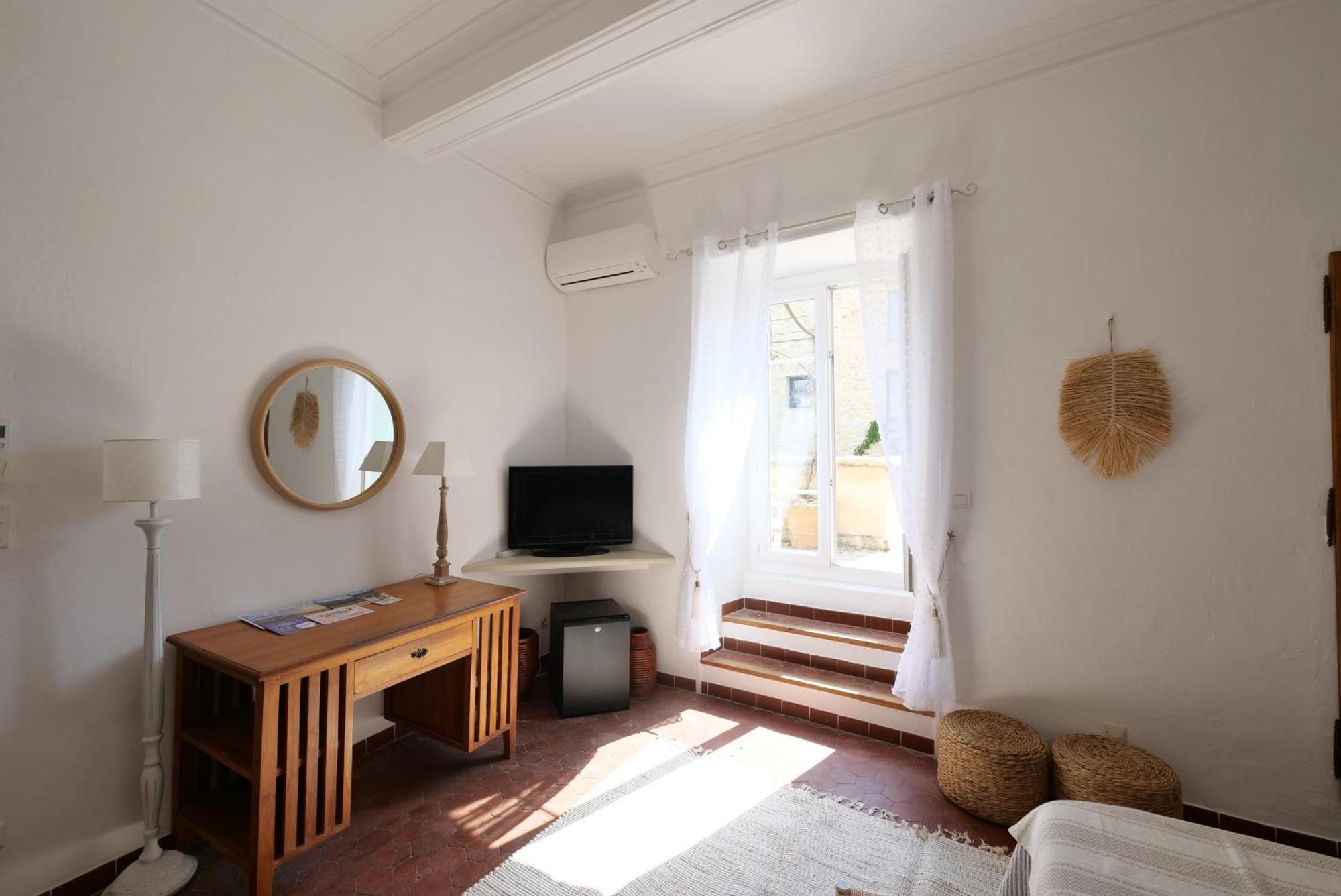 Chambres Du Vieux Bistrot Cabrières-dʼAvignon Eksteriør billede