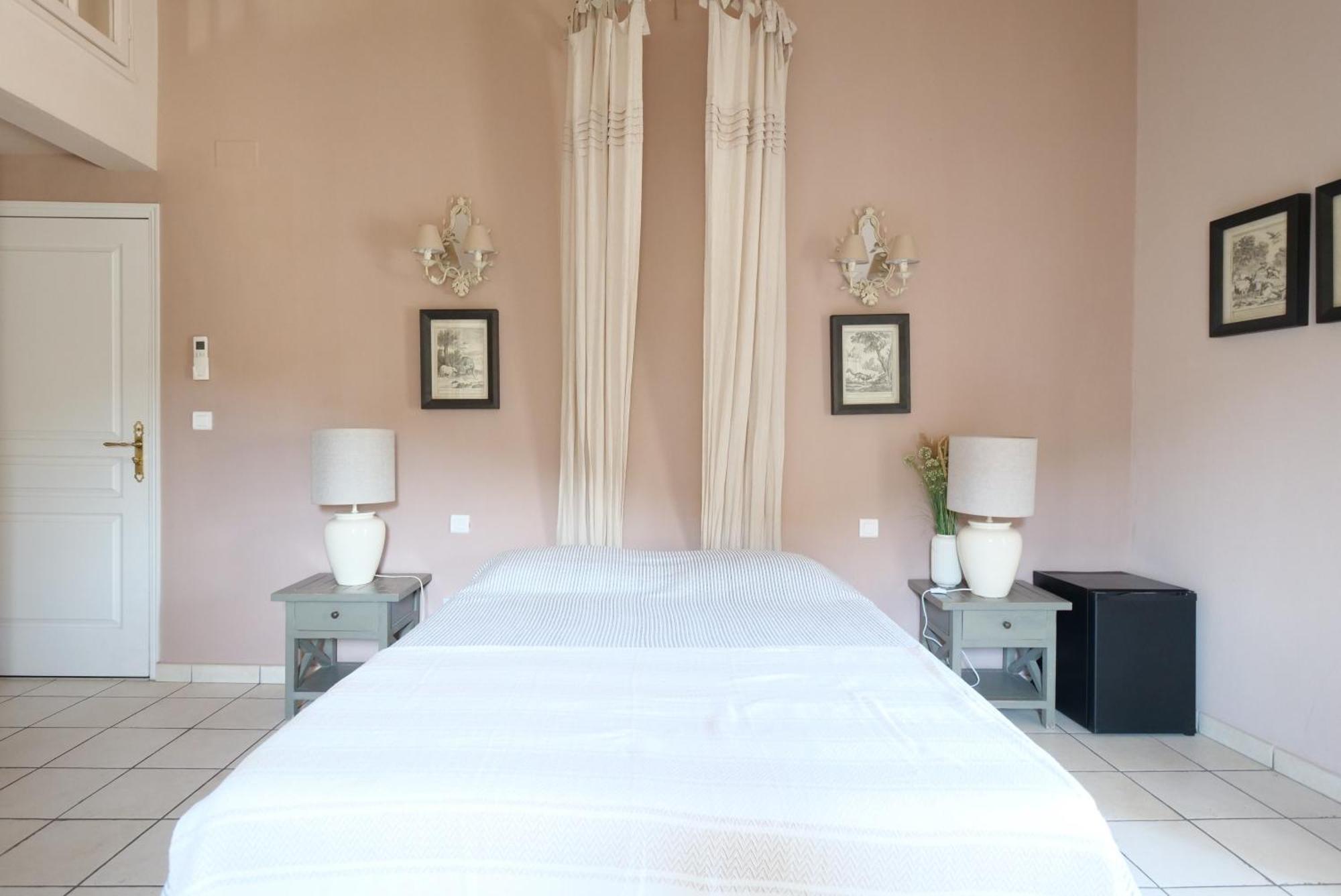 Chambres Du Vieux Bistrot Cabrières-dʼAvignon Eksteriør billede