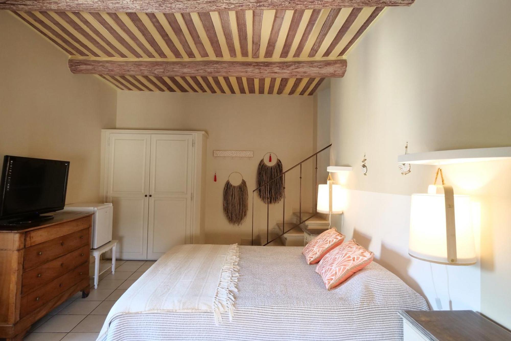 Chambres Du Vieux Bistrot Cabrières-dʼAvignon Eksteriør billede