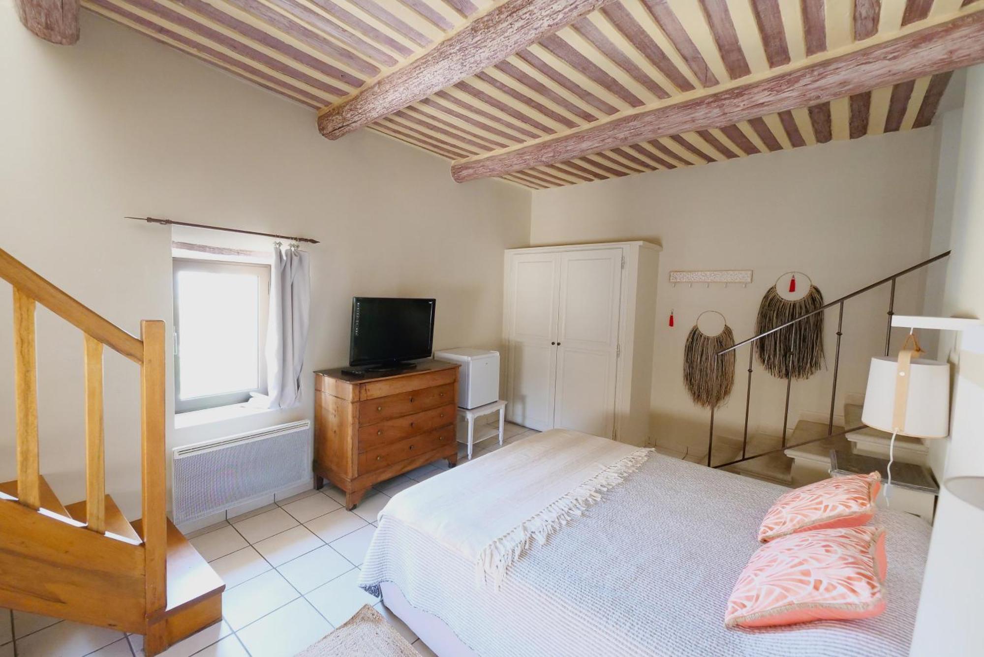 Chambres Du Vieux Bistrot Cabrières-dʼAvignon Eksteriør billede